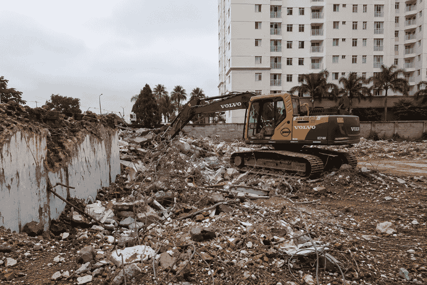 Demolição em área urbana densa: como proteger vizinhos, infraestrutura e garantir conformidade